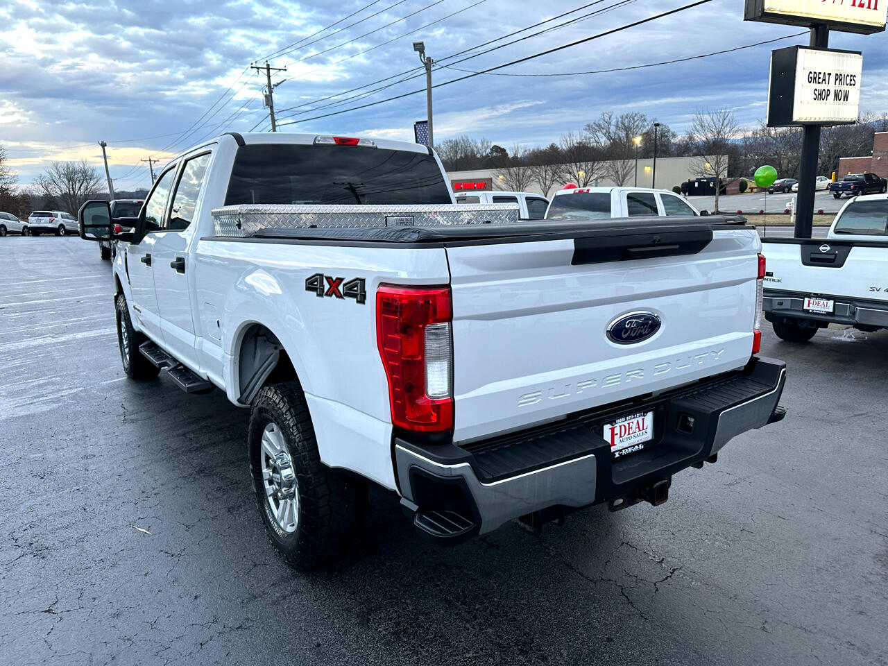 Ford Super Duty F-250 SRW XLT 4WD Crew Cab 8' Box 2017