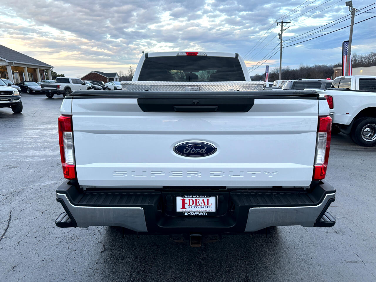 Ford Super Duty F-250 SRW XLT 4WD Crew Cab 8' Box 2017