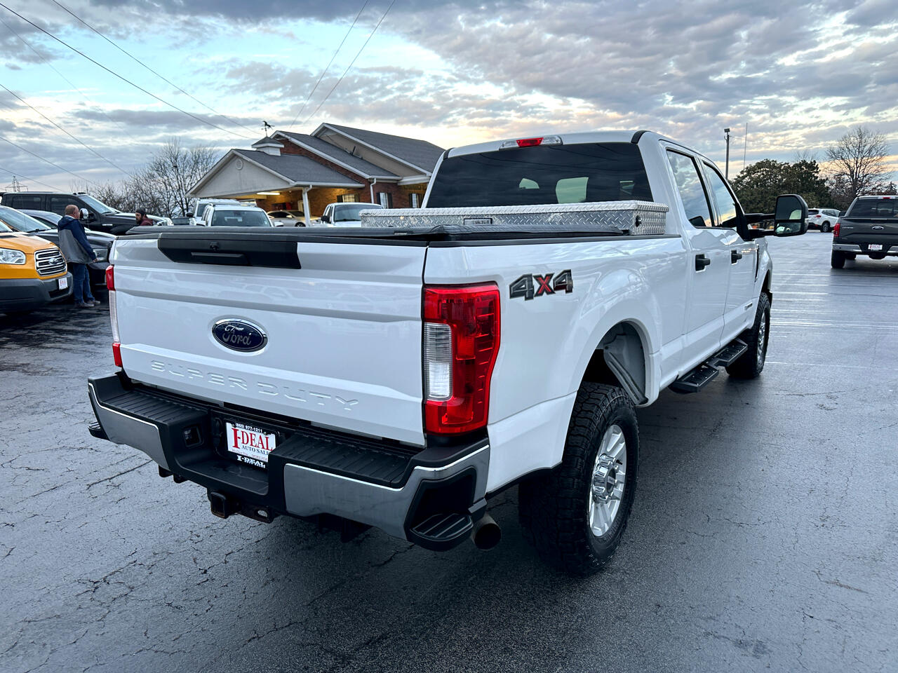 Ford Super Duty F-250 SRW XLT 4WD Crew Cab 8' Box 2017
