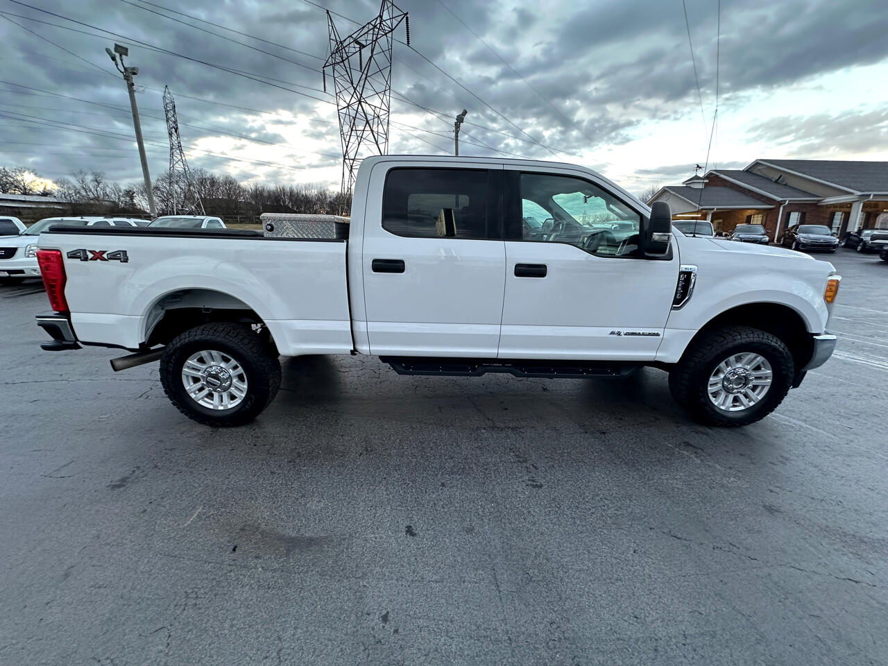 Ford Super Duty F-250 SRW XLT 4WD Crew Cab 8' Box 2017