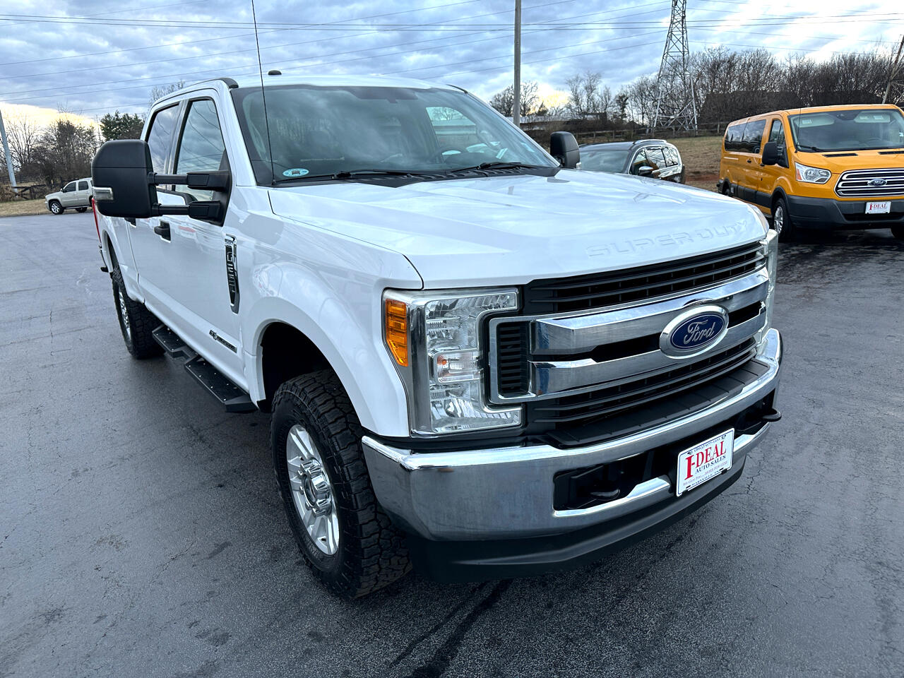 Ford Super Duty F-250 SRW XLT 4WD Crew Cab 8' Box 2017