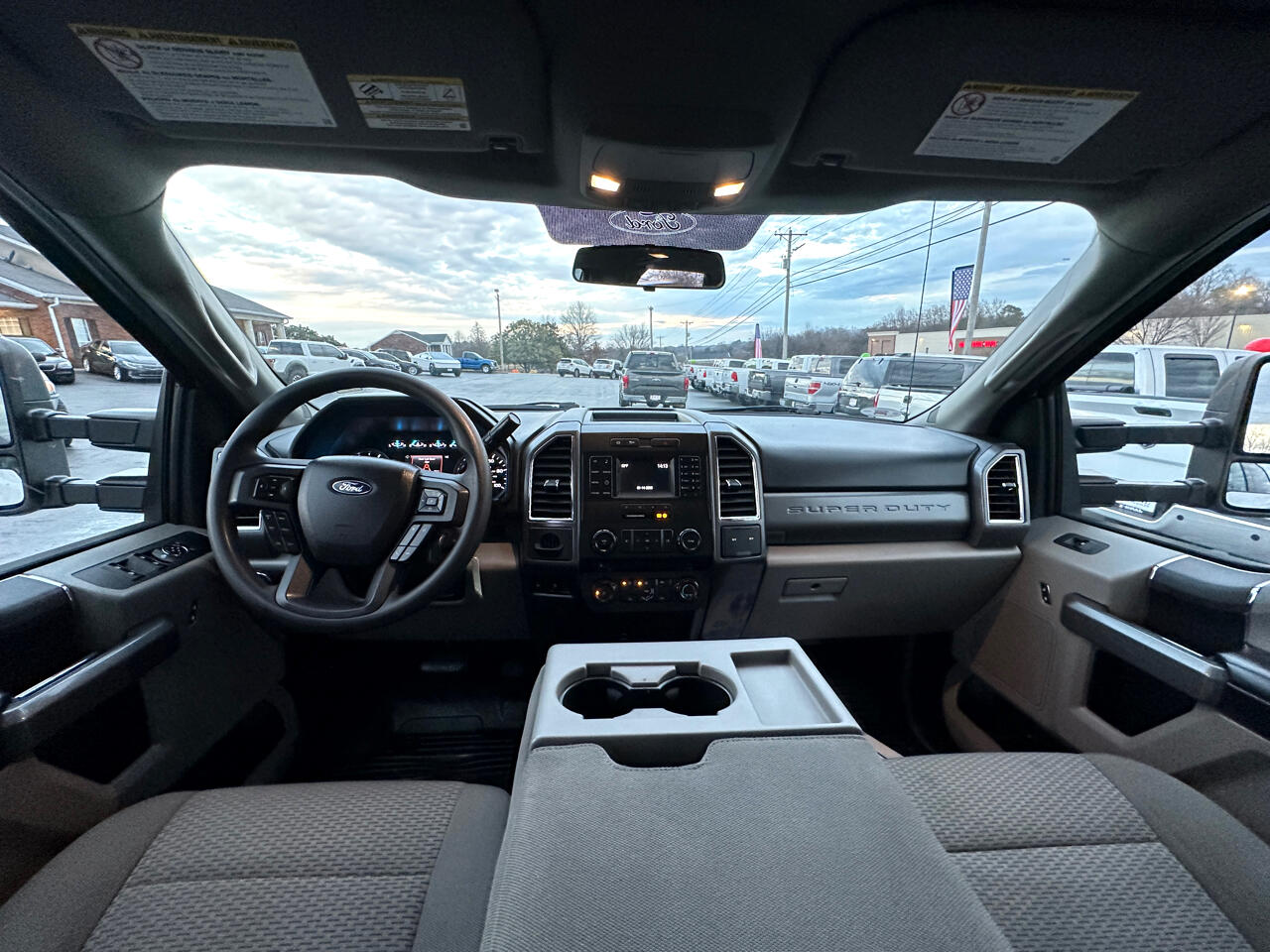 Ford Super Duty F-250 SRW XLT 4WD Crew Cab 8' Box 2017