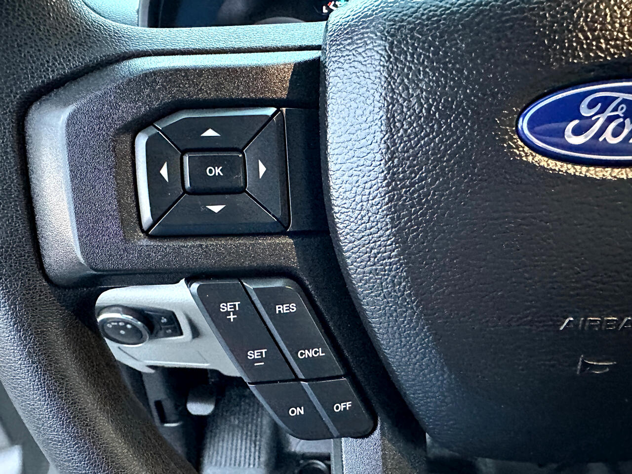 Ford Super Duty F-250 SRW XLT 4WD Crew Cab 8' Box 2017