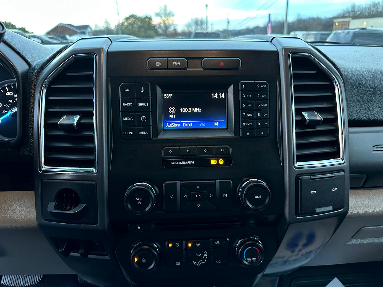 Ford Super Duty F-250 SRW XLT 4WD Crew Cab 8' Box 2017