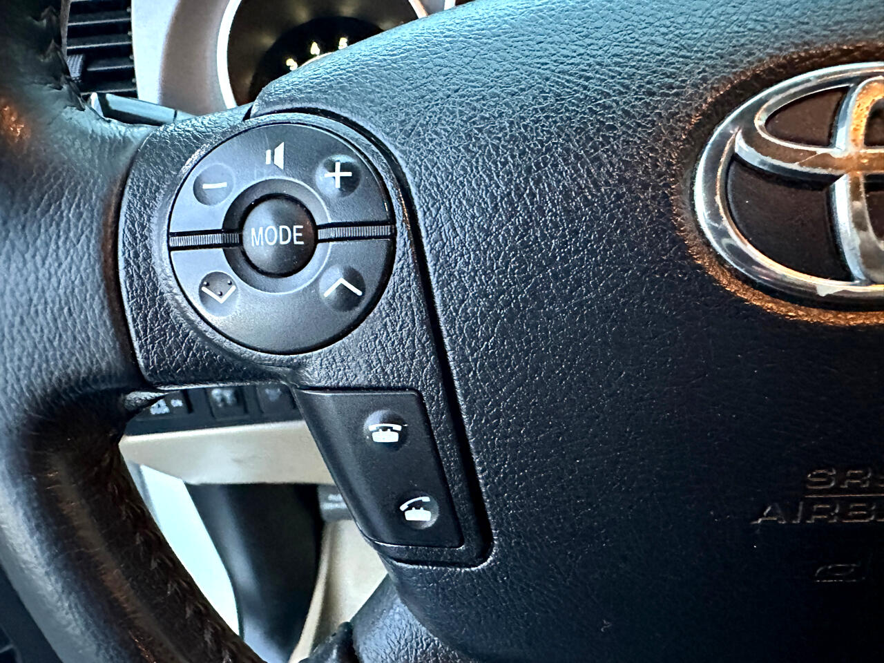 Toyota Tundra 4WD Truck CrewMax 5.7L FFV V8 6-Spd AT LTD (Natl) 2012