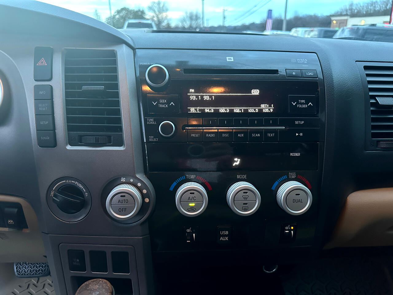 Toyota Tundra 4WD Truck CrewMax 5.7L FFV V8 6-Spd AT LTD (Natl) 2012