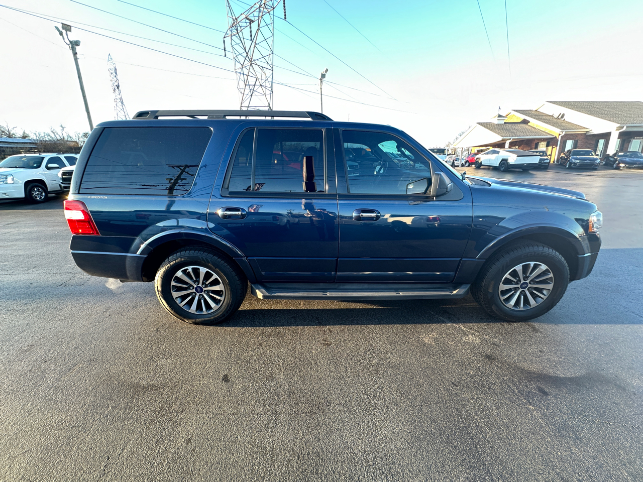 Ford Expedition 4WD 4dr XLT 2016