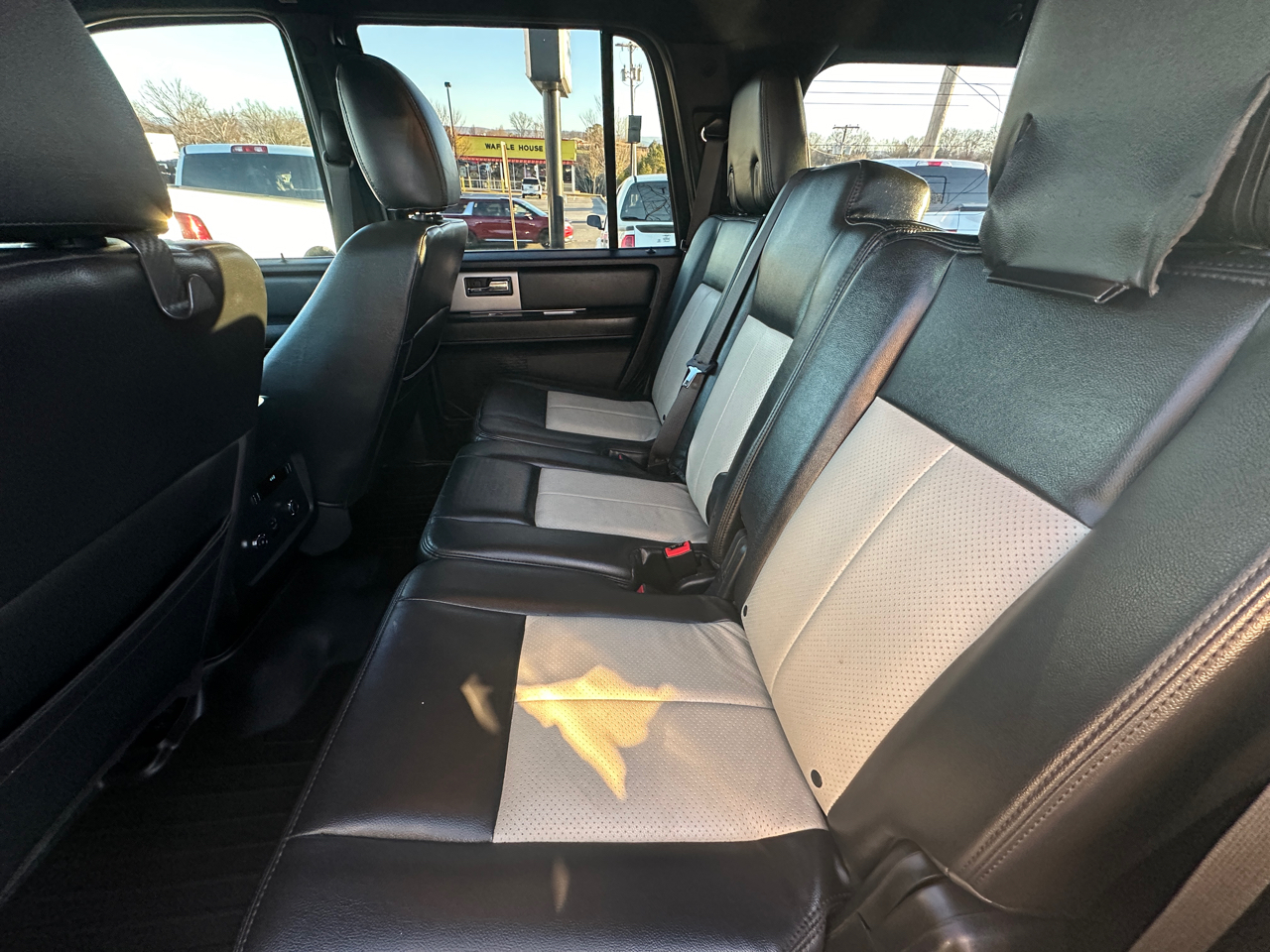Ford Expedition 4WD 4dr XLT 2016
