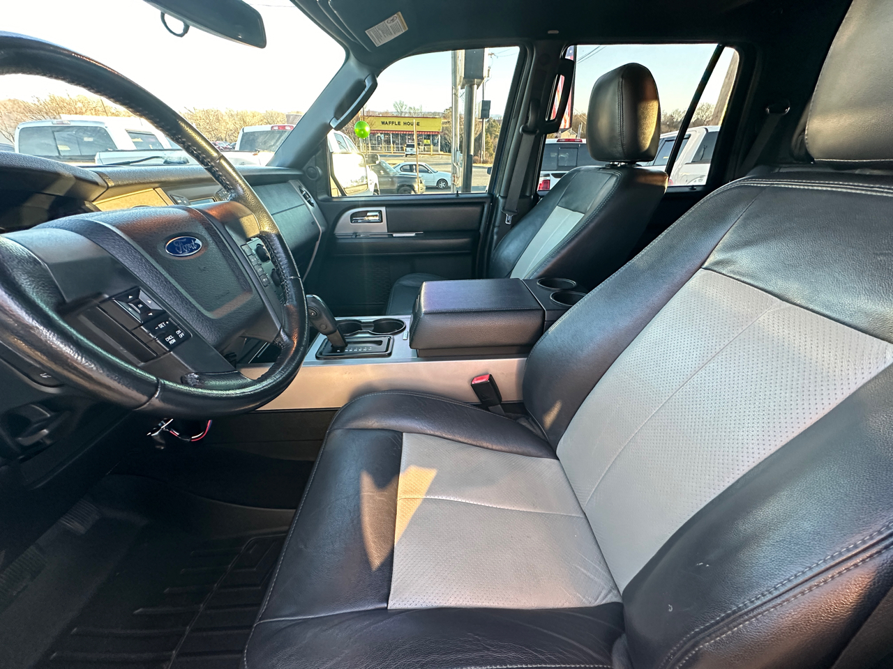 Ford Expedition 4WD 4dr XLT 2016