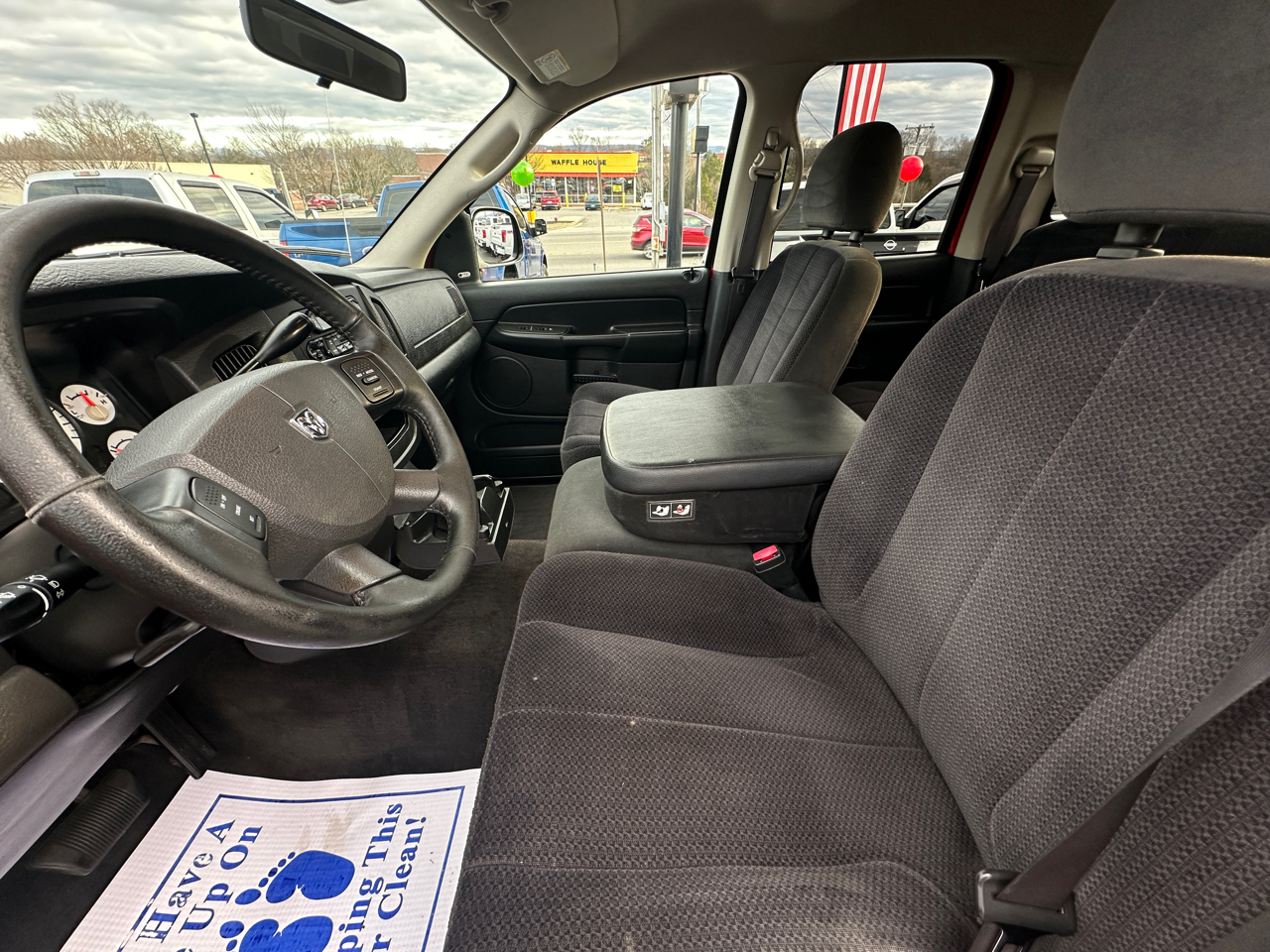 Dodge Ram 1500 4dr Quad Cab 140.5" WB SLT 2004