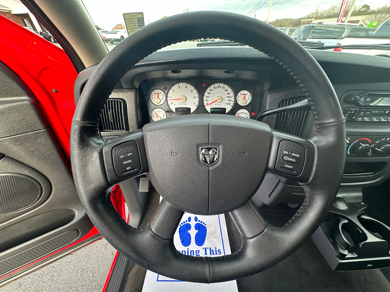 Dodge Ram 1500 4dr Quad Cab 140.5" WB SLT 2004