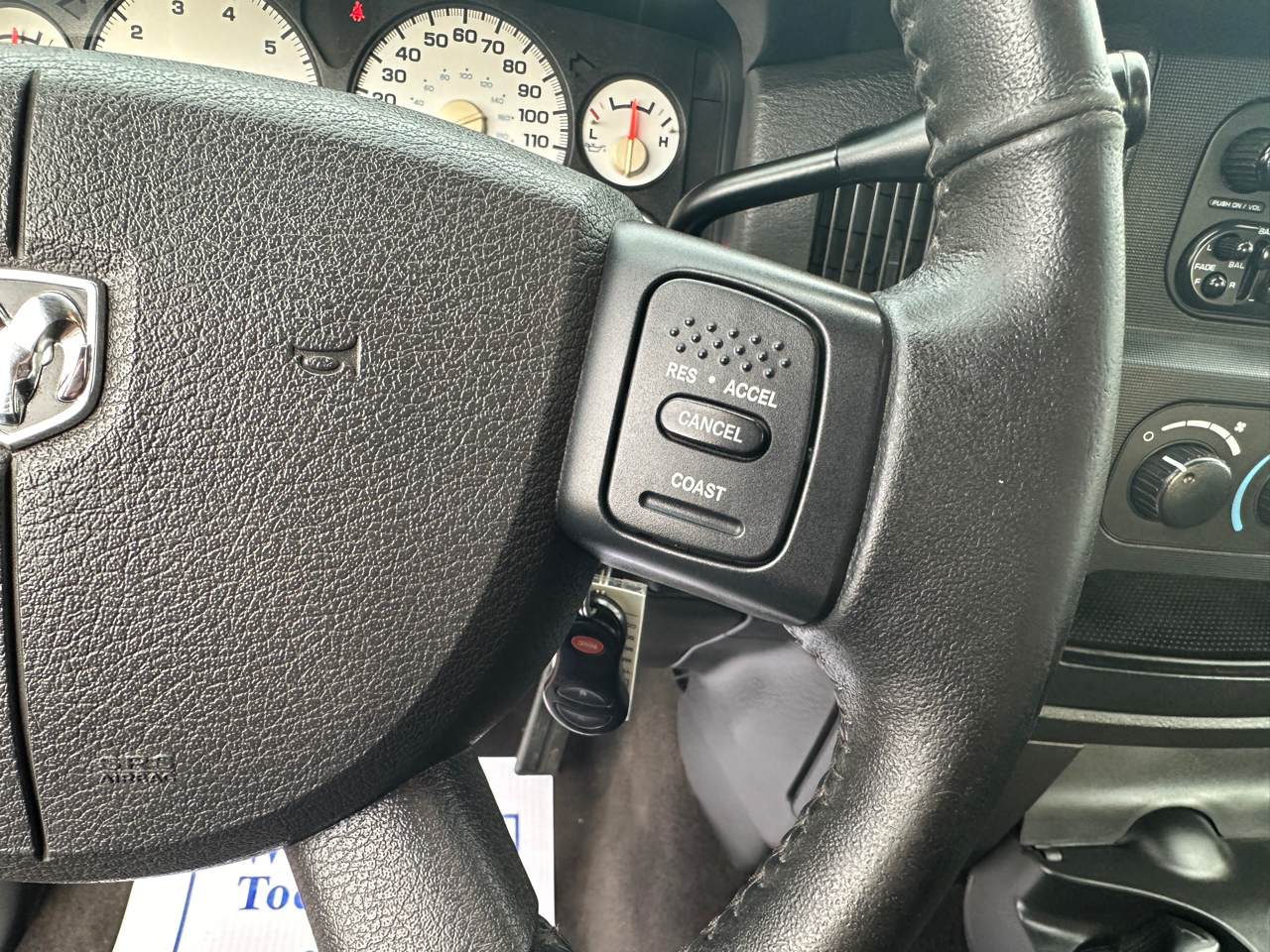 Dodge Ram 1500 4dr Quad Cab 140.5" WB SLT 2004