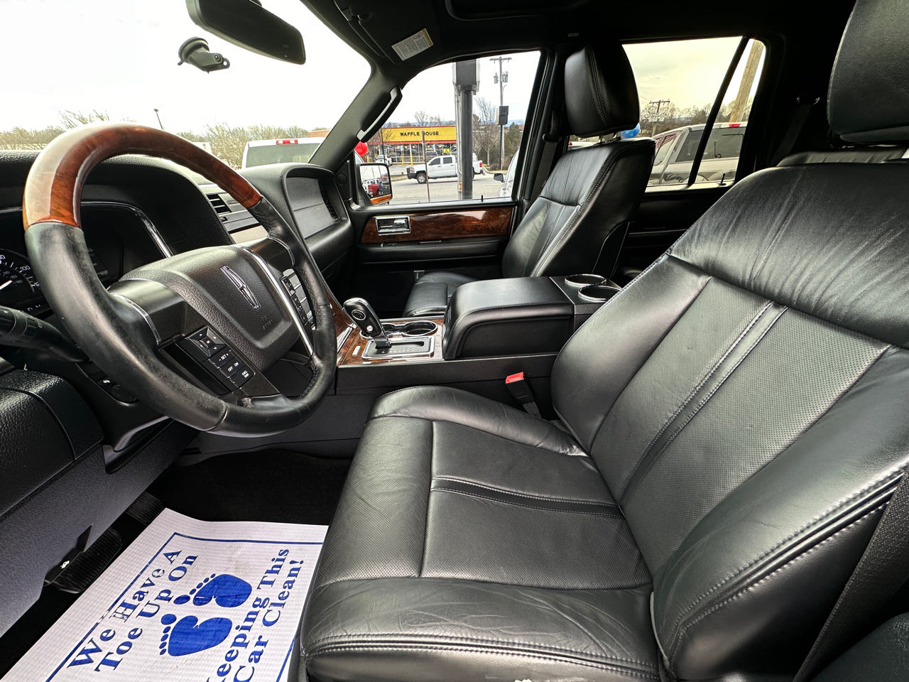 Lincoln Navigator 4WD 4dr 2015