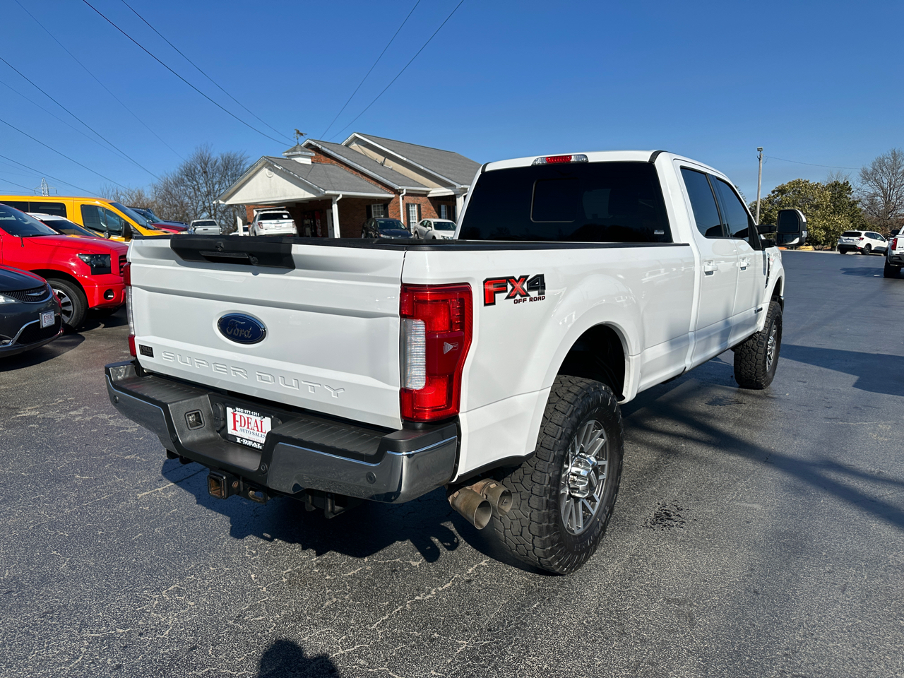 Ford Super Duty F-350 SRW Lariat 4WD Crew Cab 8' Box 2017