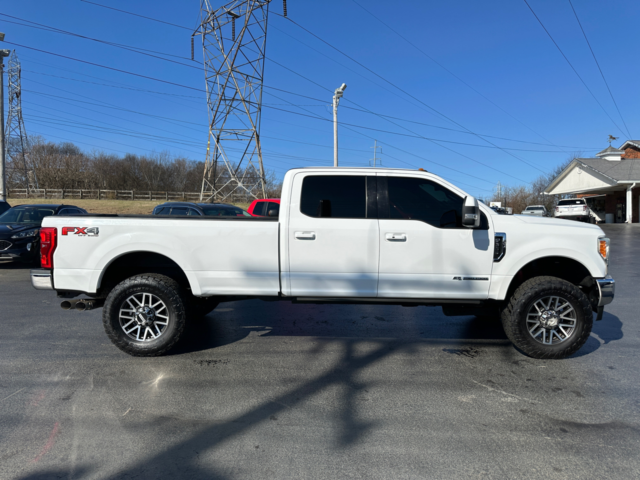 Ford Super Duty F-350 SRW Lariat 4WD Crew Cab 8' Box 2017