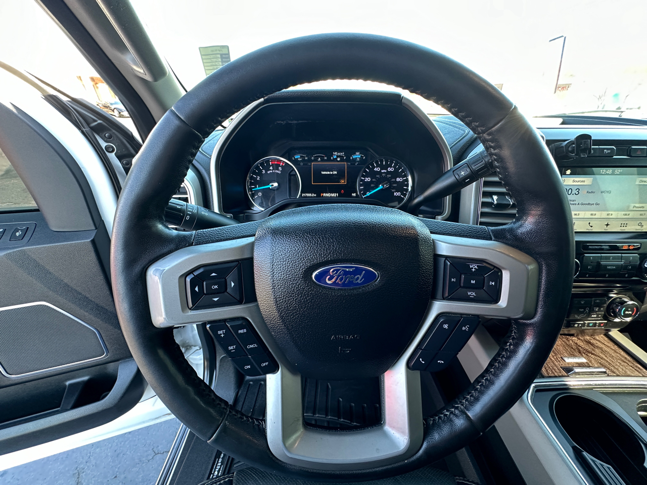 Ford Super Duty F-350 SRW Lariat 4WD Crew Cab 8' Box 2017