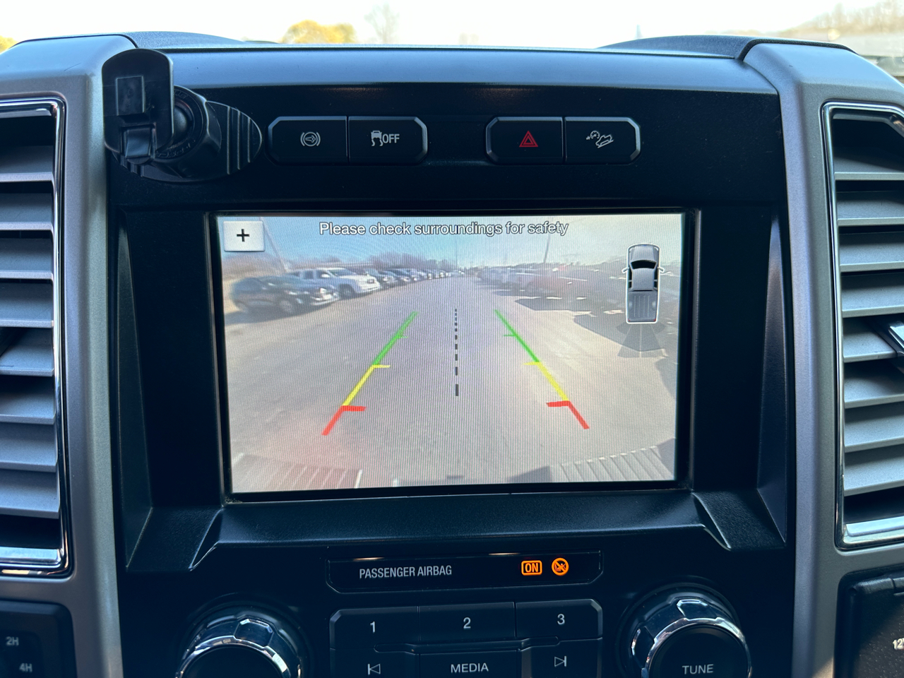 Ford Super Duty F-350 SRW Lariat 4WD Crew Cab 8' Box 2017