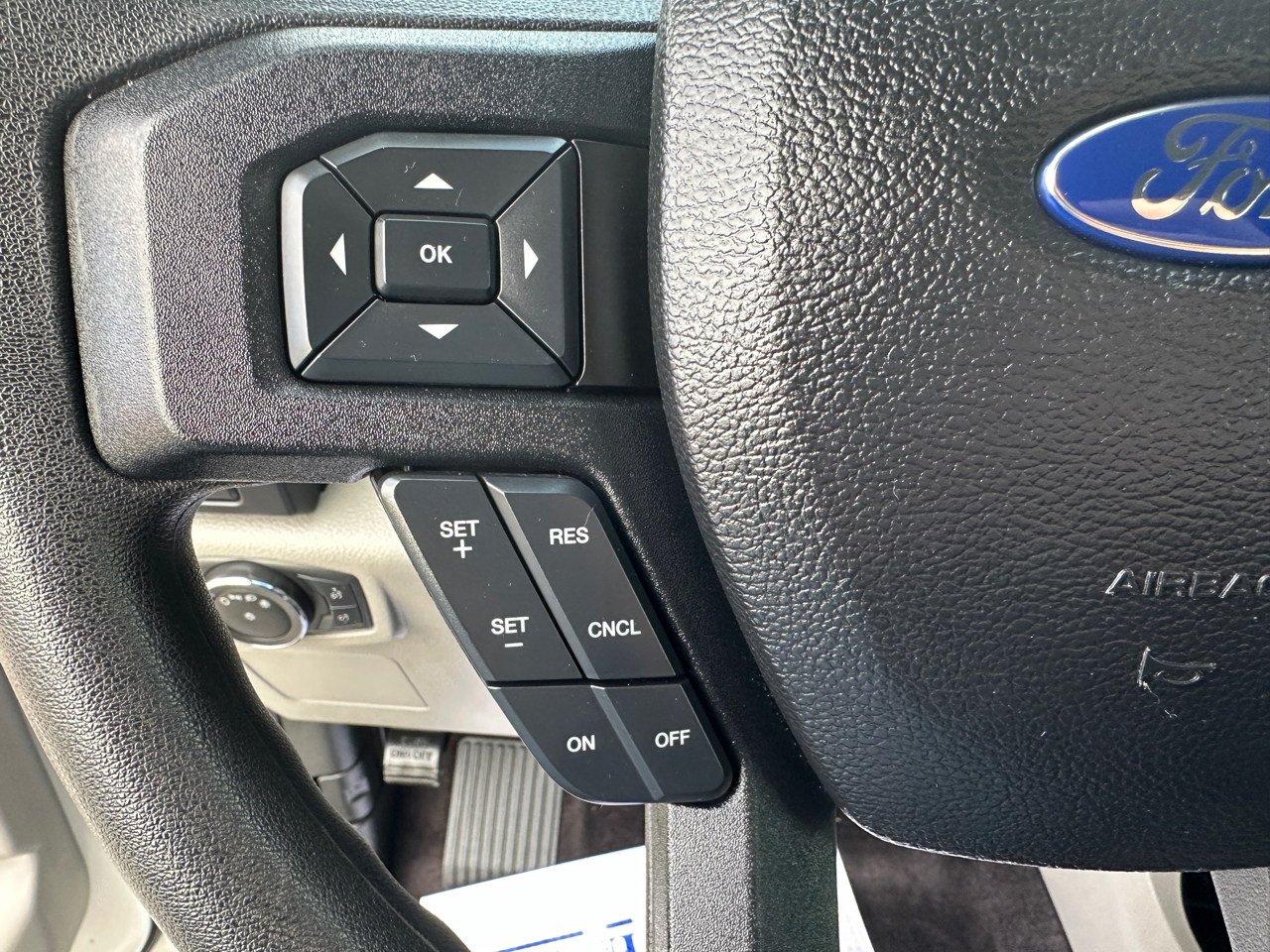 Ford F-150 4WD SuperCrew 145" XL 2015