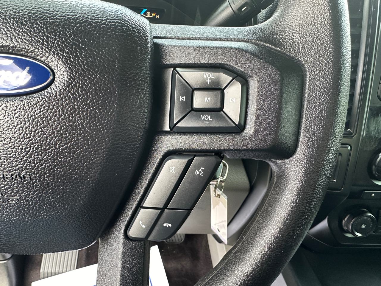 Ford F-150 4WD SuperCrew 145" XL 2015