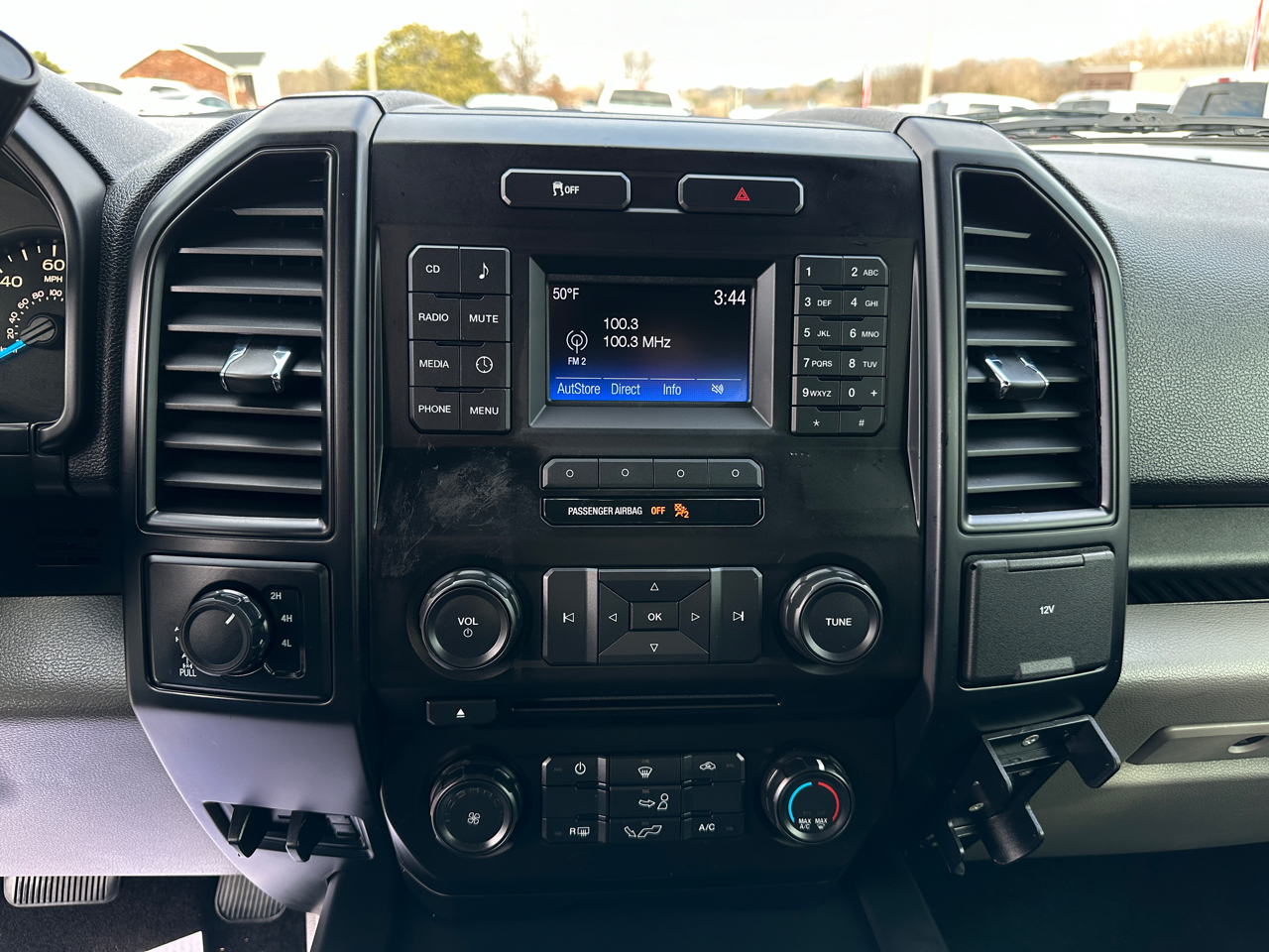 Ford F-150 4WD SuperCrew 145" XL 2015