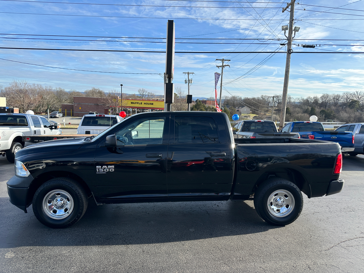 RAM 1500 Classic Tradesman 4x4 Crew Cab 5'7" Box 2019