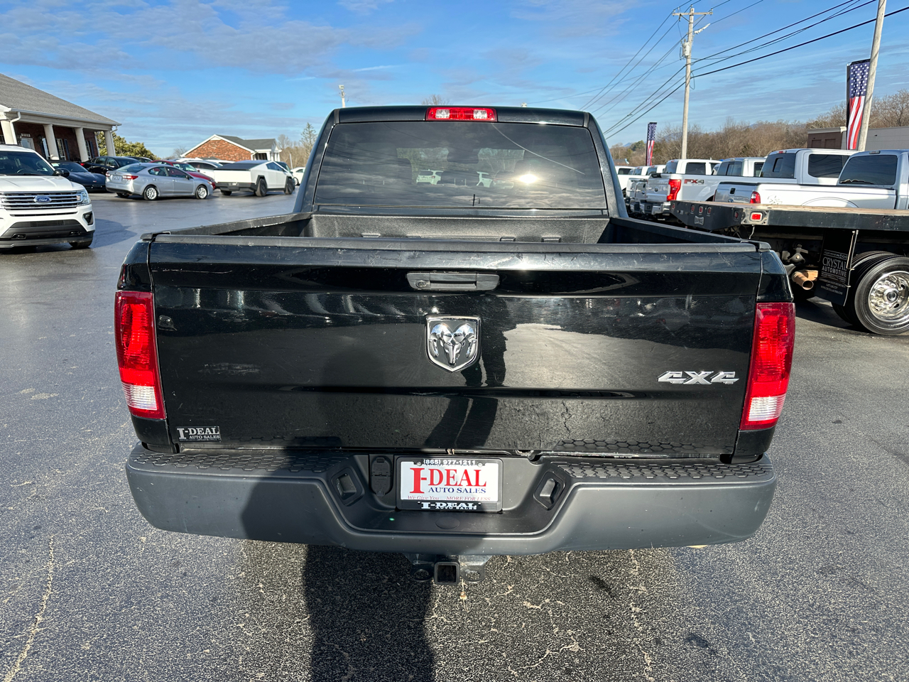 RAM 1500 Classic Tradesman 4x4 Crew Cab 5'7" Box 2019