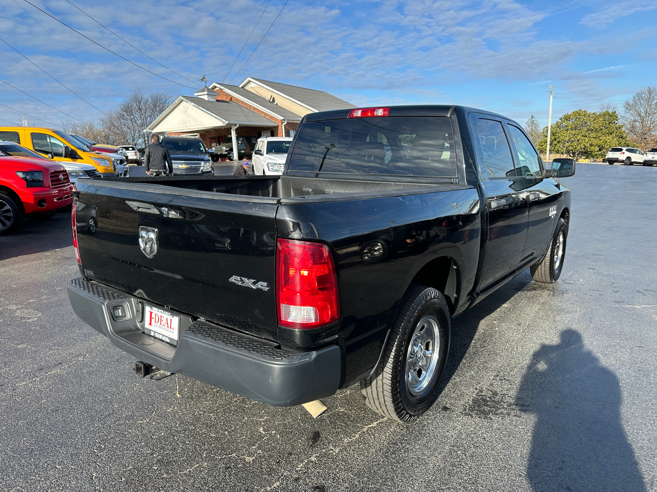 RAM 1500 Classic Tradesman 4x4 Crew Cab 5'7" Box 2019