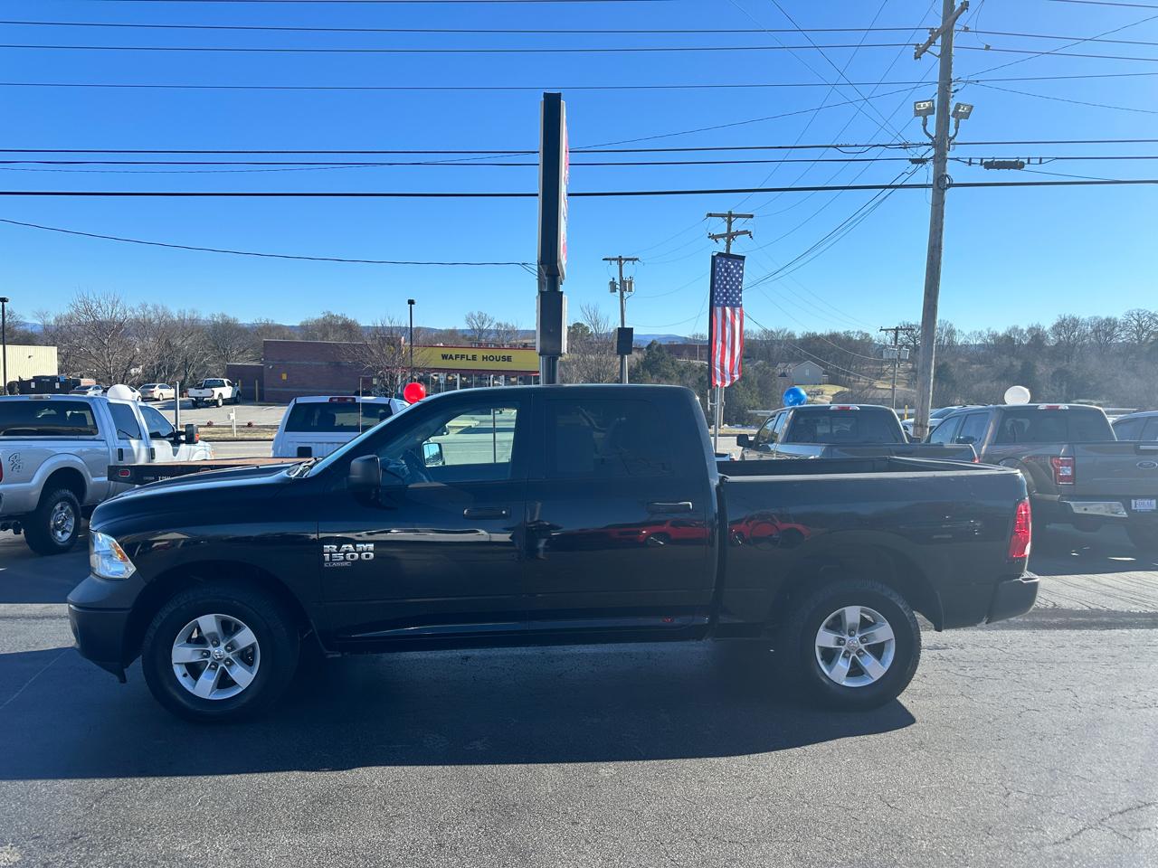 RAM 1500 Classic Tradesman 4x4 Crew Cab 5'7" Box 2019
