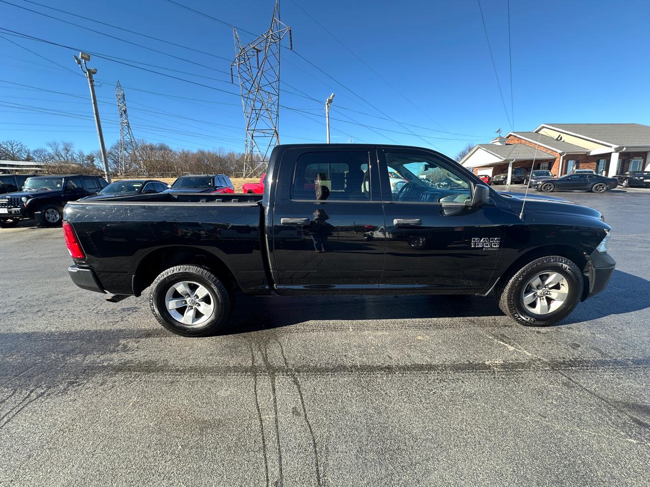 RAM 1500 Classic Tradesman 4x4 Crew Cab 5'7" Box 2019