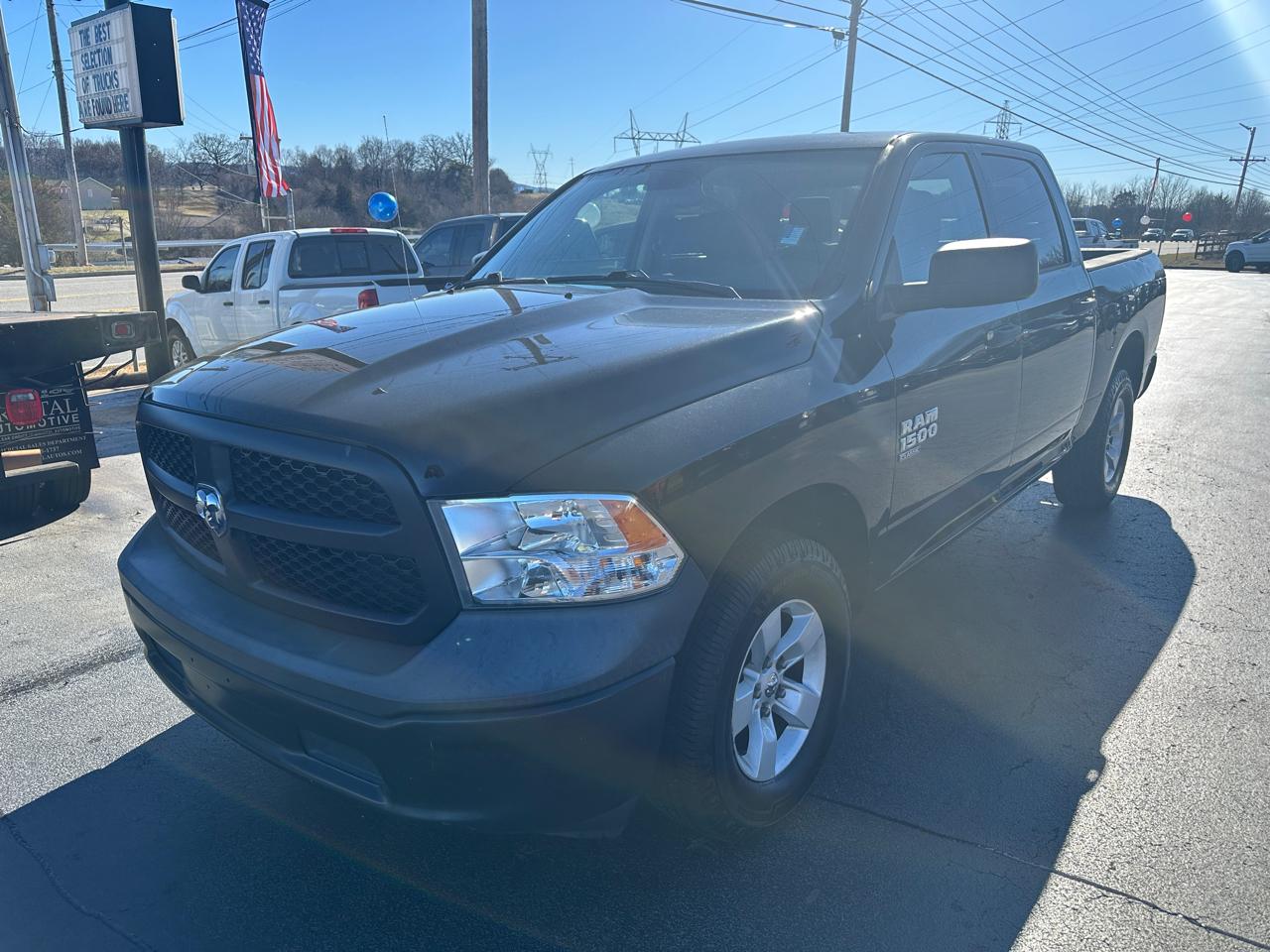 RAM 1500 Classic Tradesman 4x4 Crew Cab 5'7" Box 2019