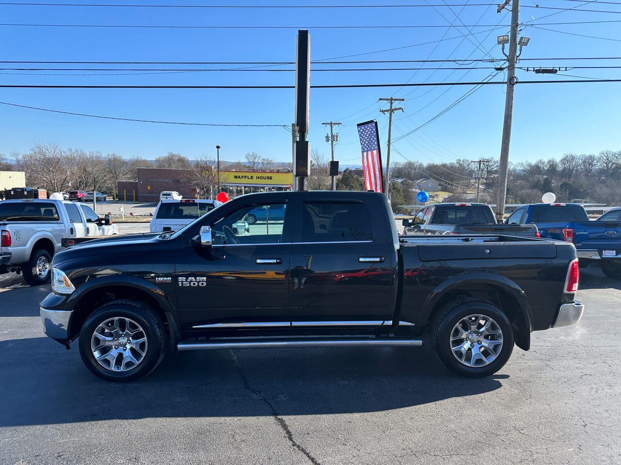 RAM 1500 4WD Crew Cab 140.5" Limited 2017