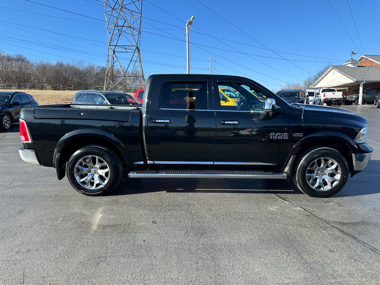 RAM 1500 4WD Crew Cab 140.5" Limited 2017