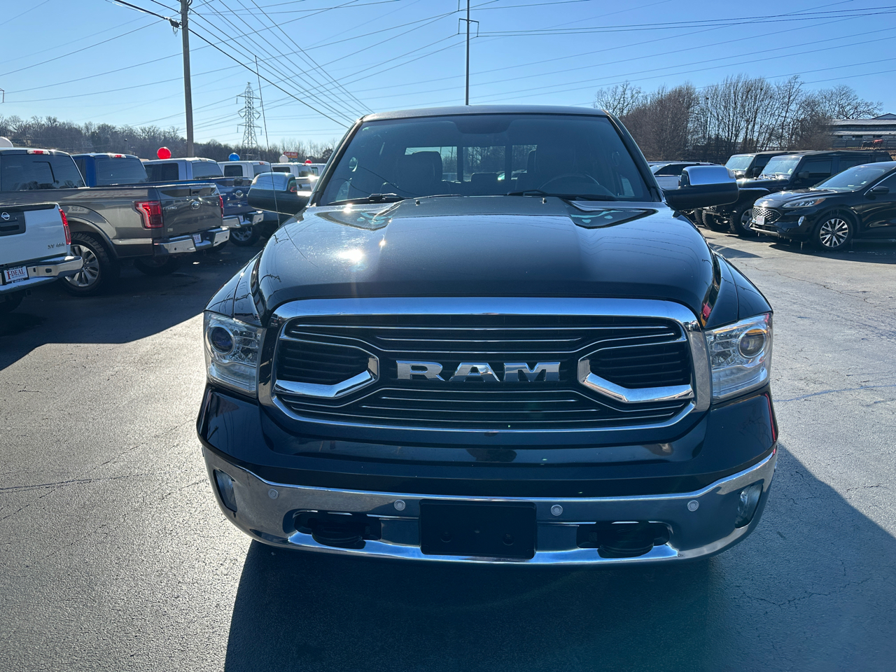 RAM 1500 4WD Crew Cab 140.5" Limited 2017
