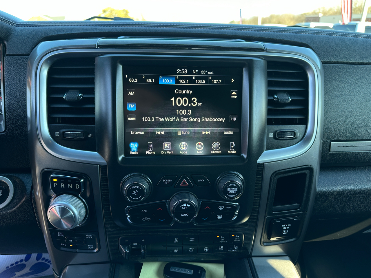 RAM 1500 4WD Crew Cab 140.5" Limited 2017
