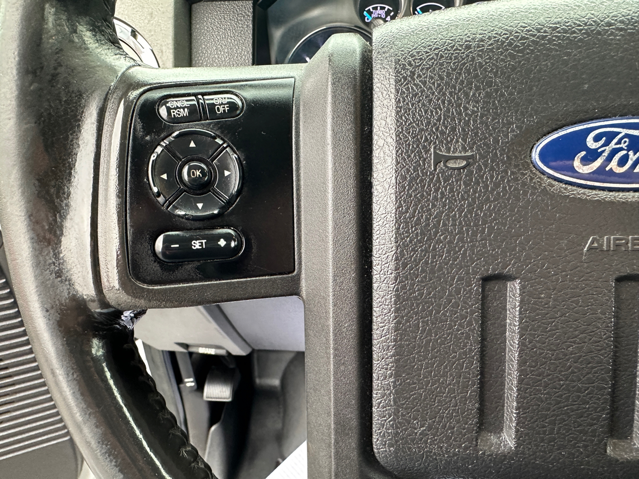 Ford Super Duty F-350 SRW 4WD Crew Cab 156" Lariat 2011