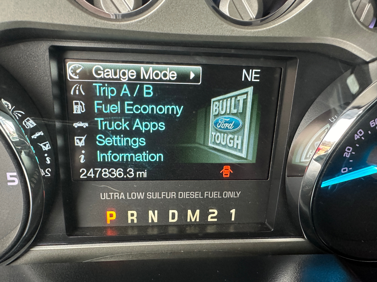 Ford Super Duty F-350 SRW 4WD Crew Cab 156" Lariat 2011