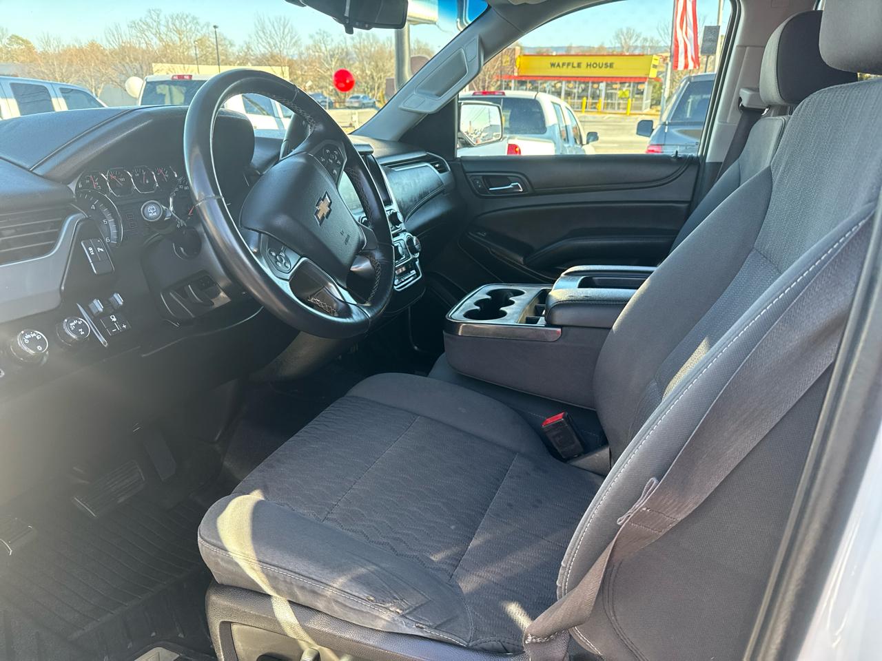 Chevrolet Suburban 4WD 4dr 1500 LS 2017