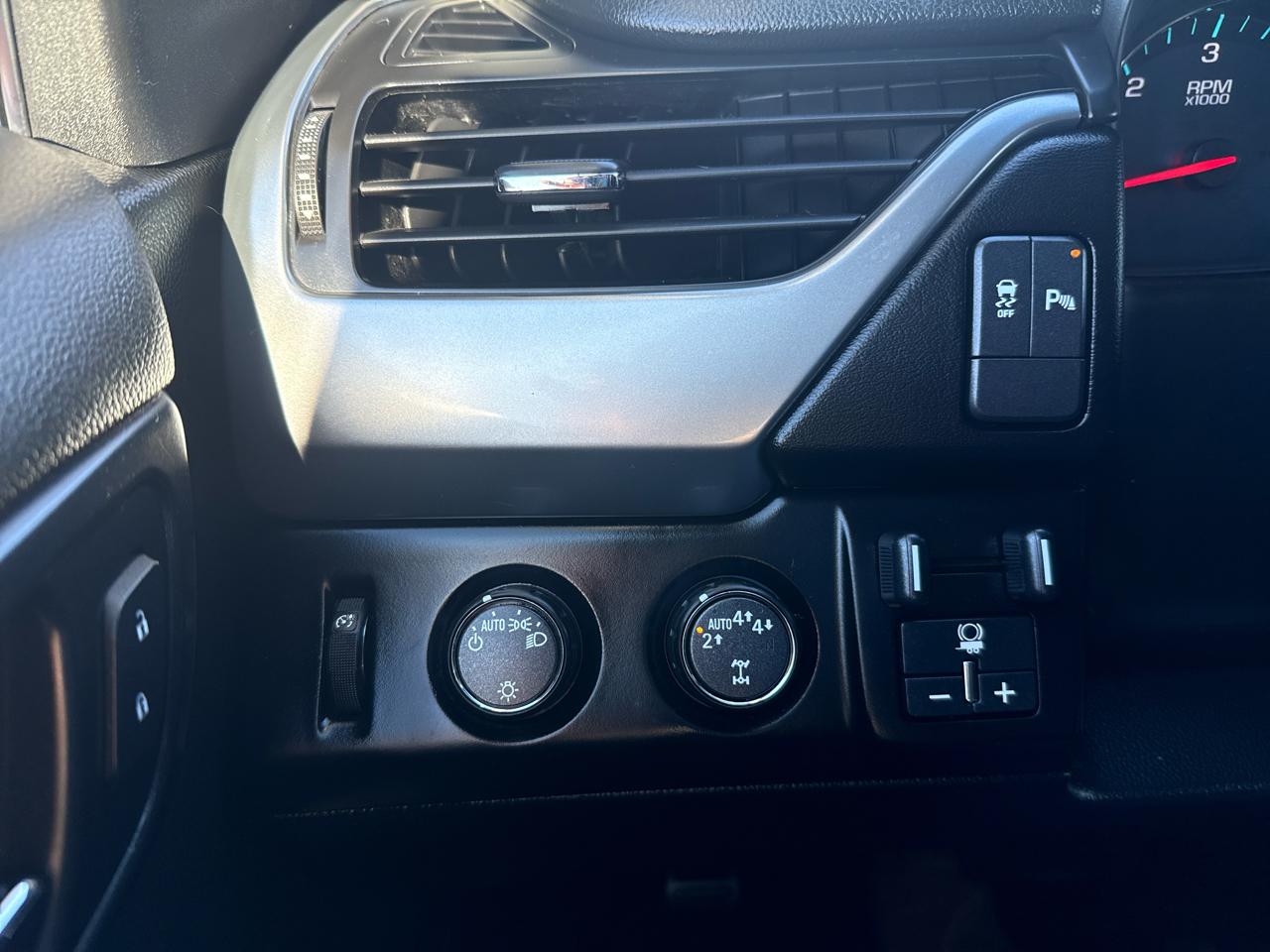 Chevrolet Suburban 4WD 4dr 1500 LS 2017