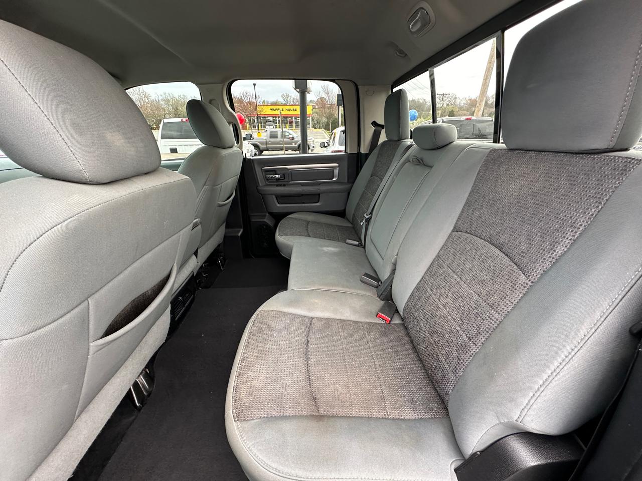 RAM 1500 4WD Crew Cab 140.5" Big Horn 2014