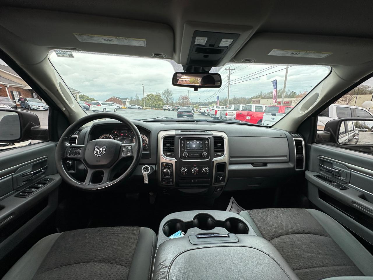 RAM 1500 4WD Crew Cab 140.5" Big Horn 2014