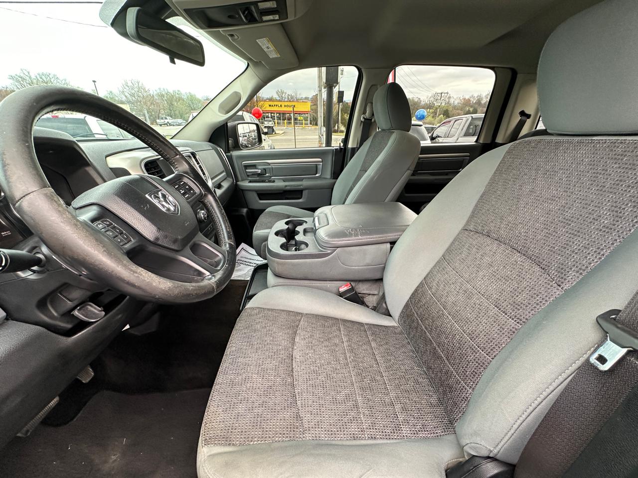 RAM 1500 4WD Crew Cab 140.5" Big Horn 2014