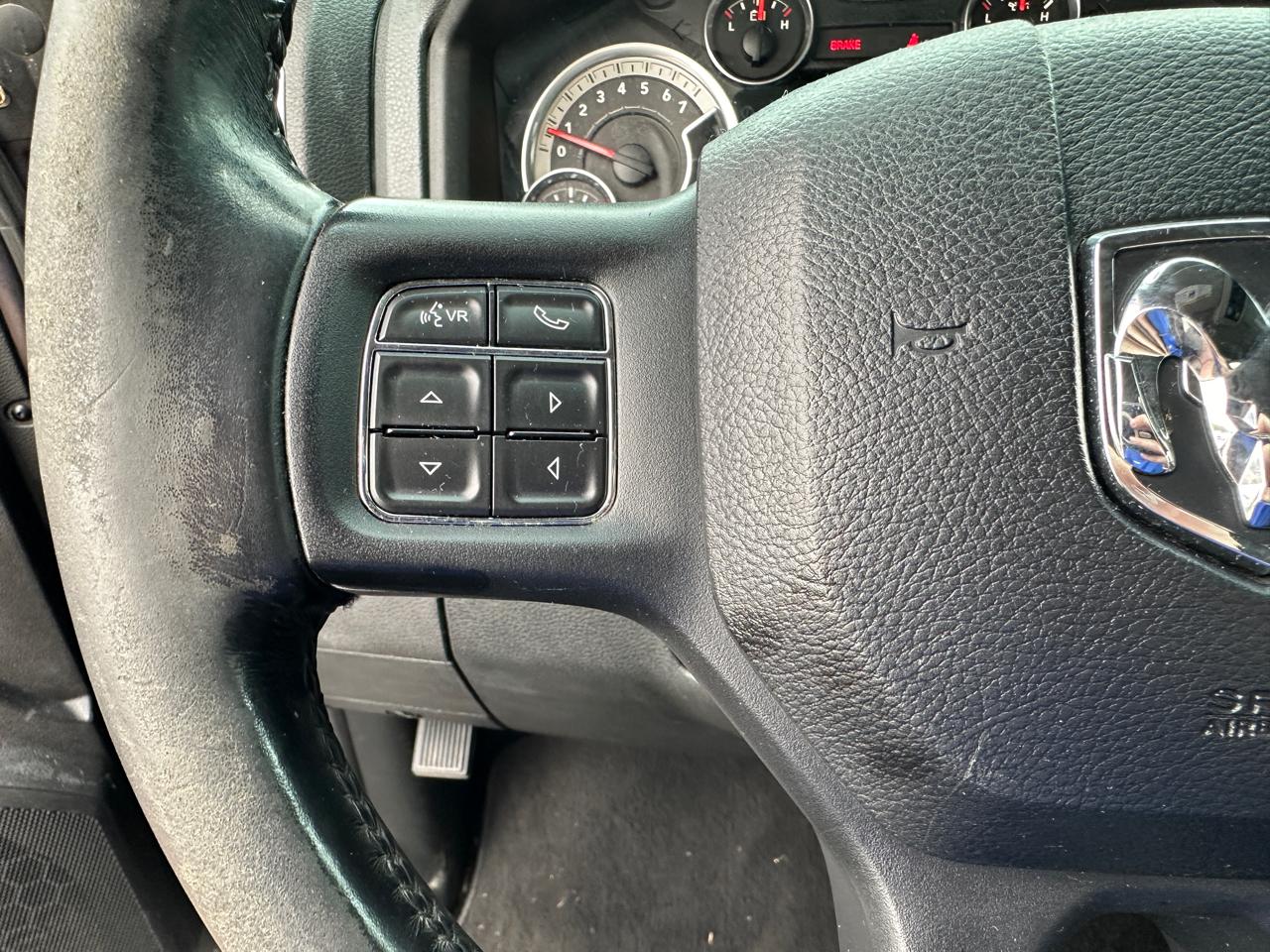 RAM 1500 4WD Crew Cab 140.5" Big Horn 2014