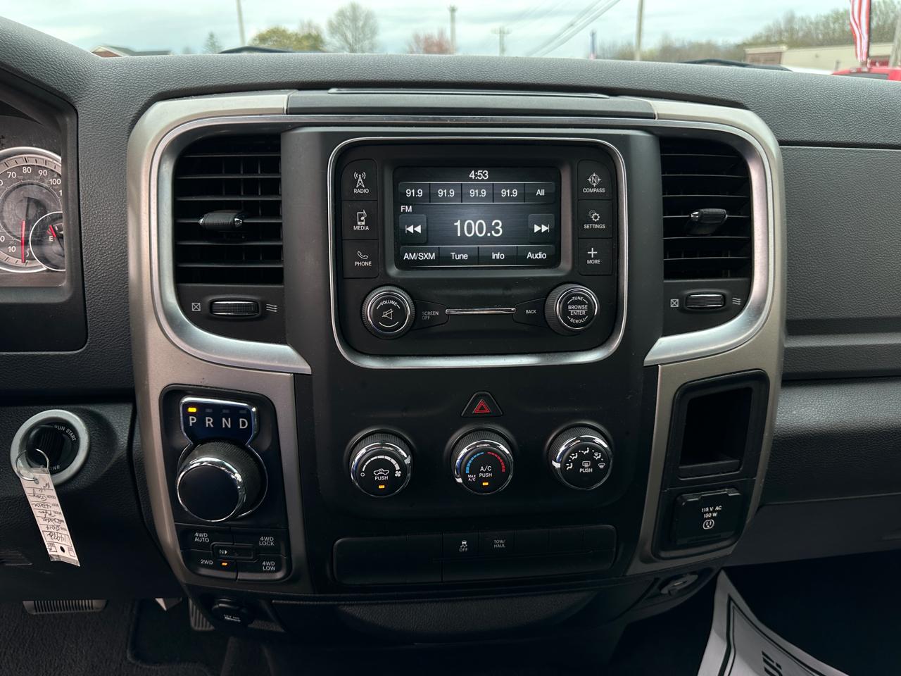 RAM 1500 4WD Crew Cab 140.5" Big Horn 2014