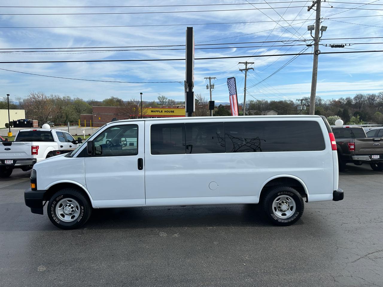 2019 Chevrolet Express Passenger RWD 3500 155" LS