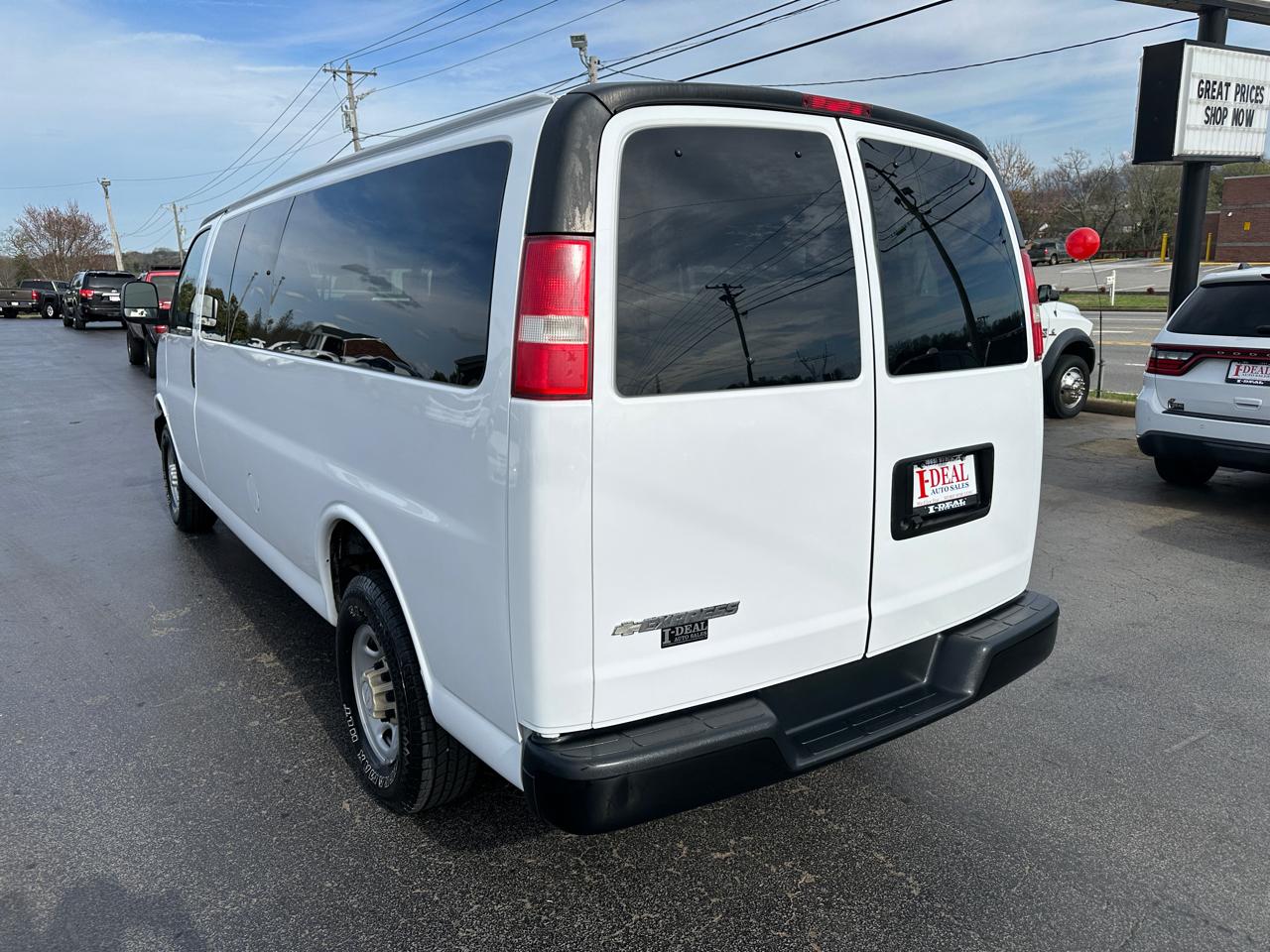 Chevrolet Express Passenger RWD 3500 155" LS 2019