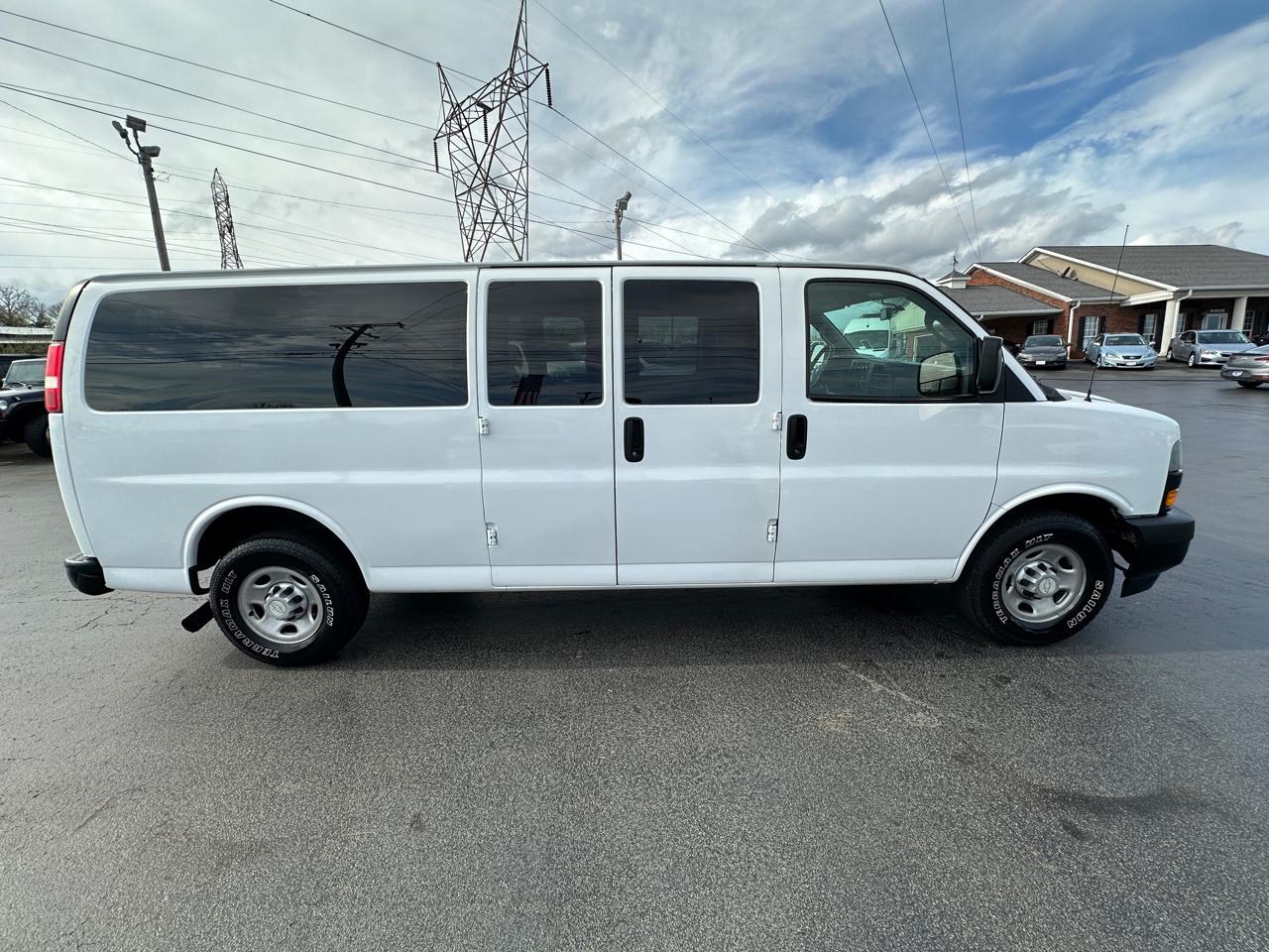 Chevrolet Express Passenger RWD 3500 155" LS 2019