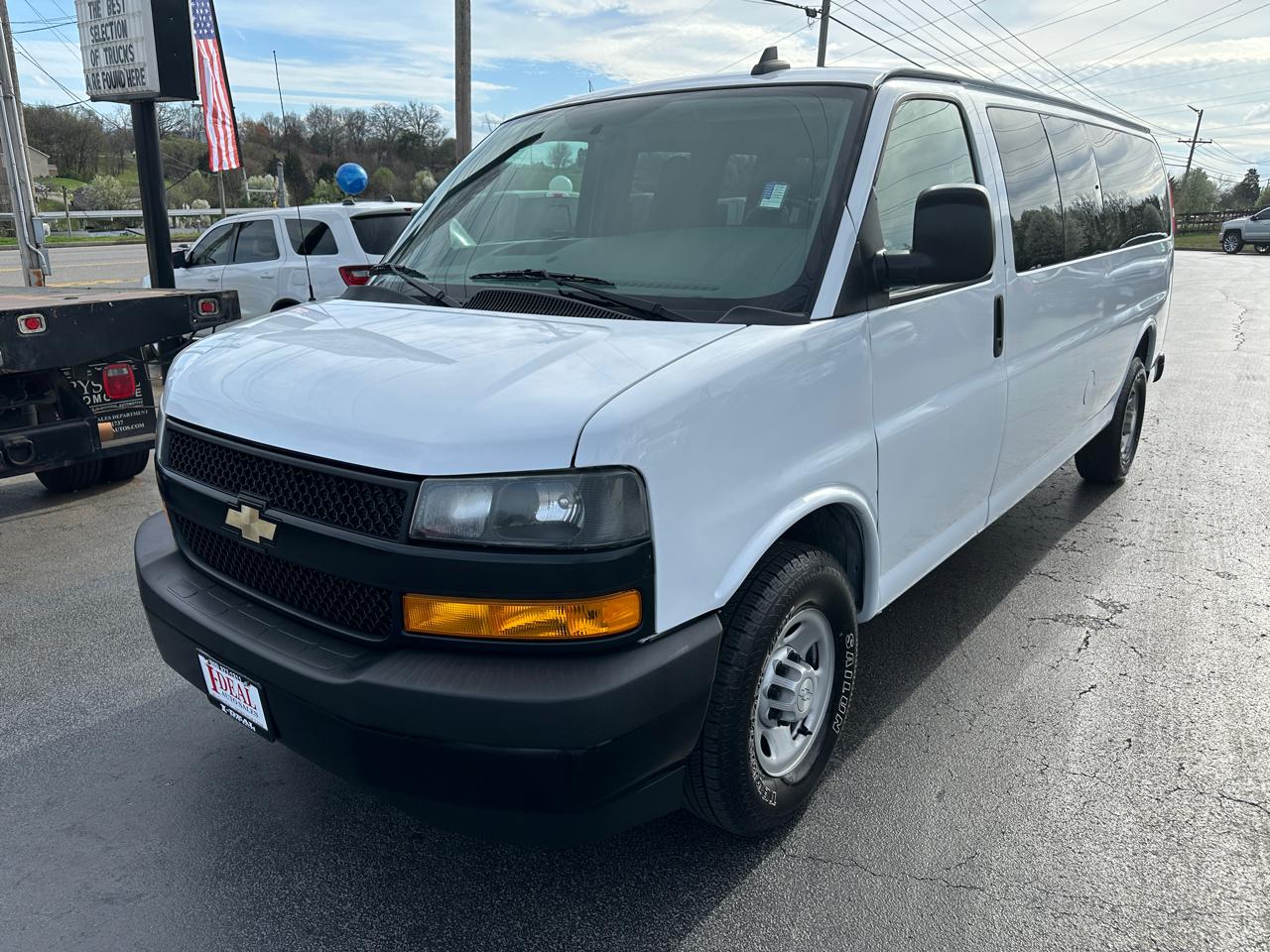 Chevrolet Express Passenger RWD 3500 155" LS 2019