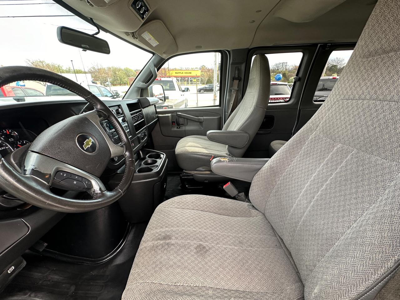 Chevrolet Express Passenger RWD 3500 155" LS 2019