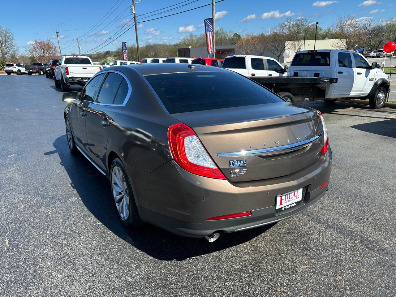 Lincoln MKS 4dr Sdn 3.7L AWD 2016