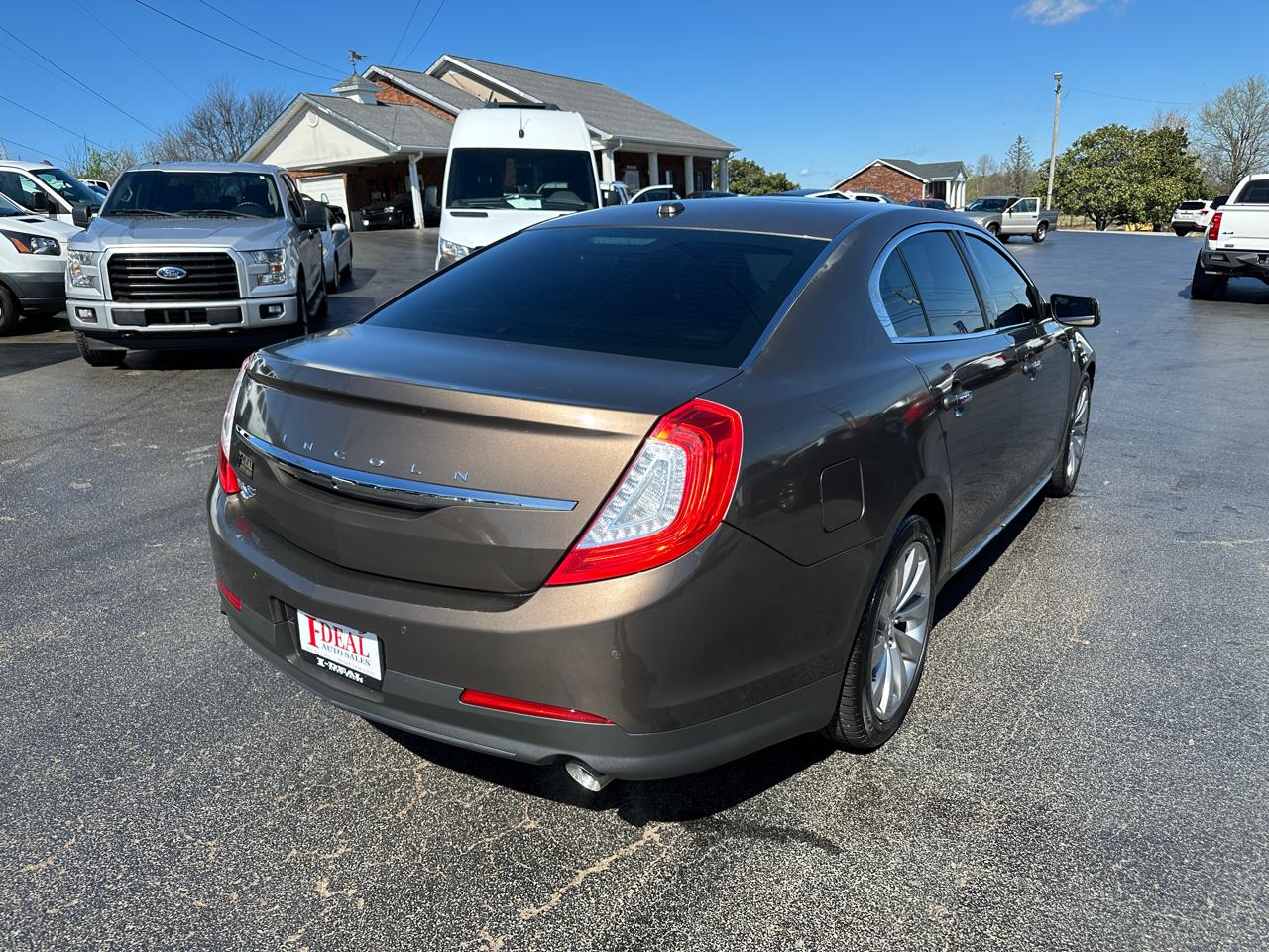 Lincoln MKS 4dr Sdn 3.7L AWD 2016